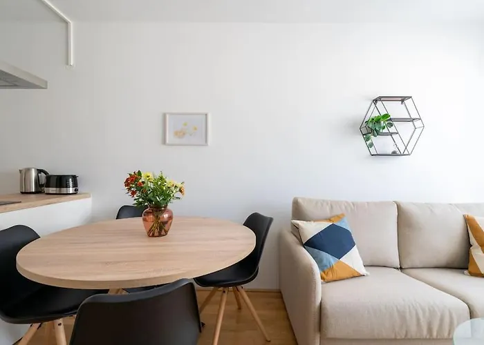 Spotless 1br, Quick Link By Hm *