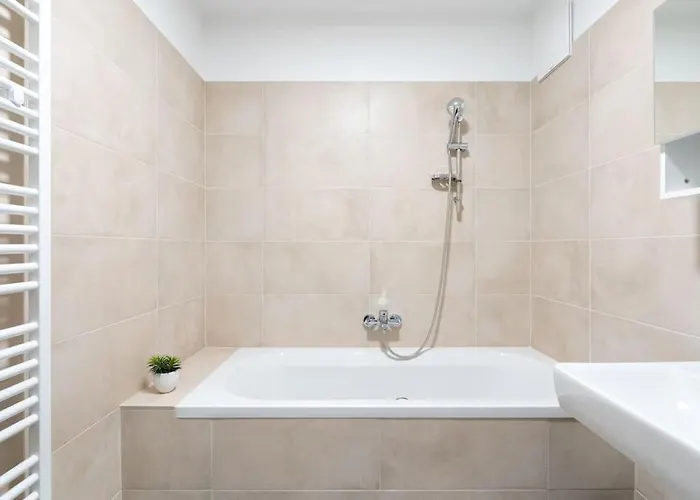 Spotless 1br, Quick Link By Hm *